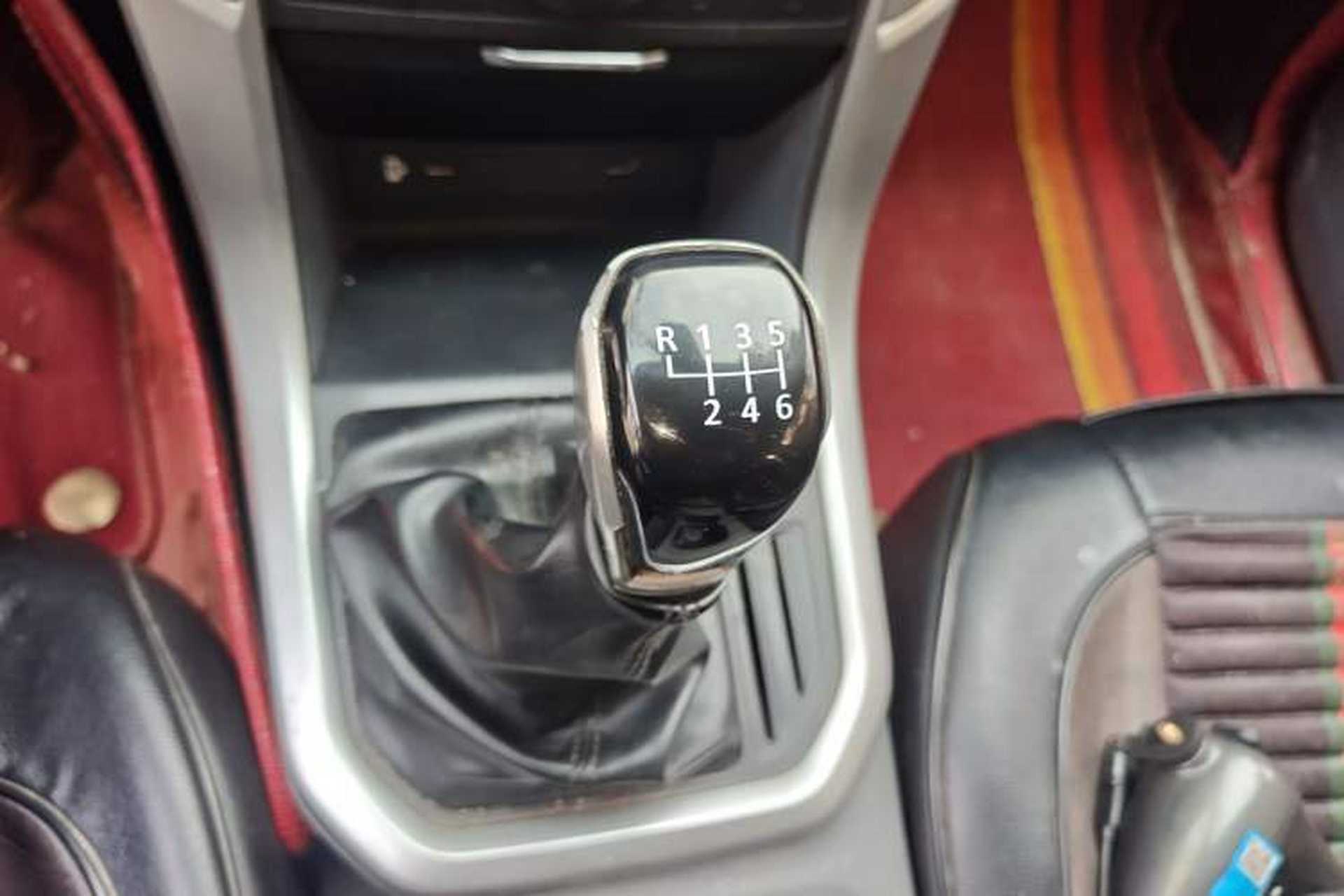 Used SAIC MAXUS T70 2021 2.0T Diesel Manual 4x4 Ambition Edition Long Bed High Ground Clearance Gear Lever