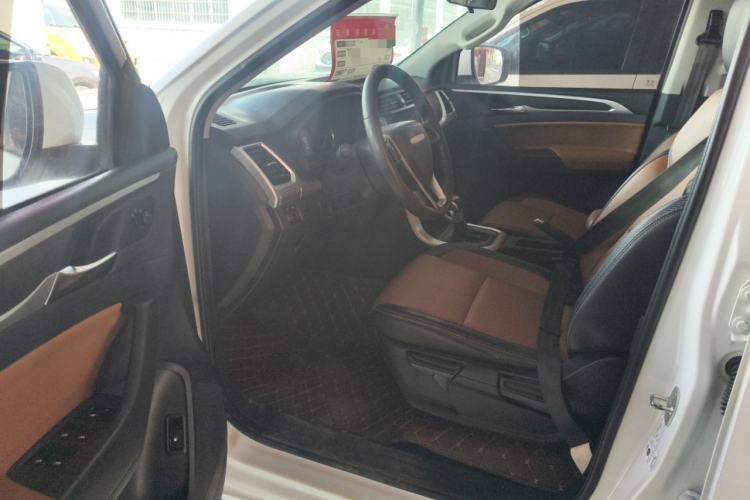 Used SAIC MAXUS T70 2021 2.0T Diesel Automatic 4x4 Elite Version with Long Bed and High Ground Clearance Interior 1