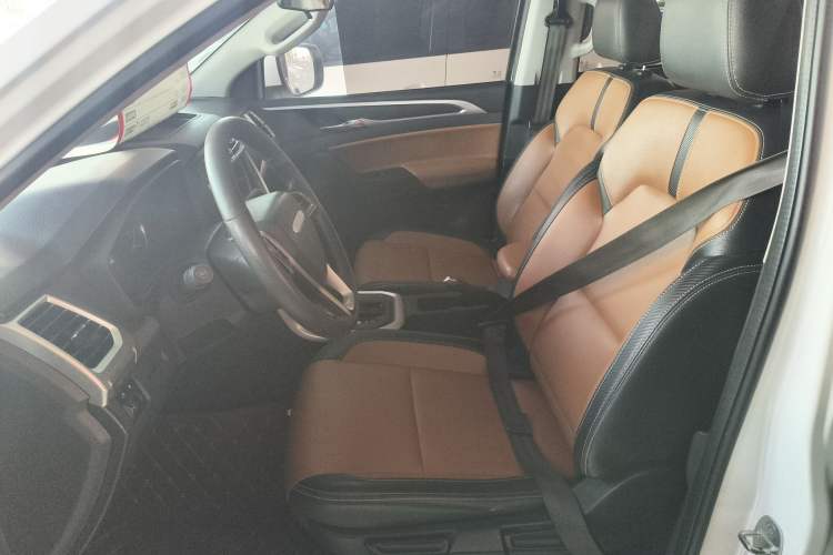 Used SAIC MAXUS T70 2021 2.0T Diesel Automatic 4x4 Elite Version with Long Bed and High Ground Clearance Interior 2