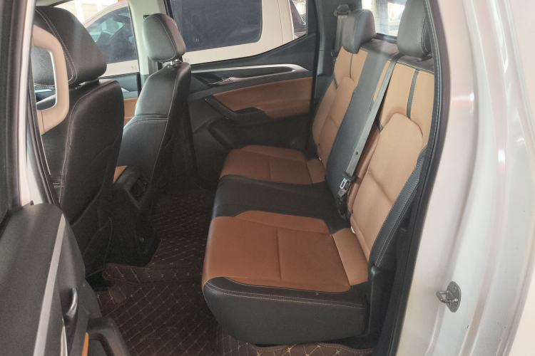 Used SAIC MAXUS T70 2021 2.0T Diesel Automatic 4x4 Elite Version with Long Bed and High Ground Clearance Interior 3