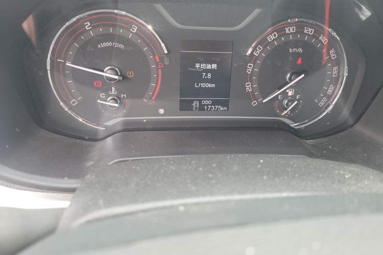 Used SAIC MAXUS T70 2021 2.0T Diesel Manual Two-Wheel-Drive Elite Version with Long Bed and High Ground Clearance Odometer Close Up