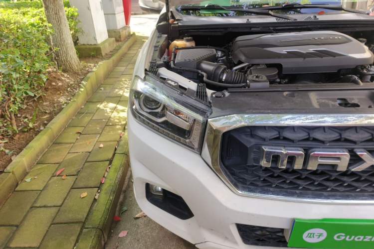 Used SAIC MAXUS T70 2021 2.0T Diesel Automatic 4x4 Advanced Version with Long Bed and High Ground Clearance Right Front Headlight