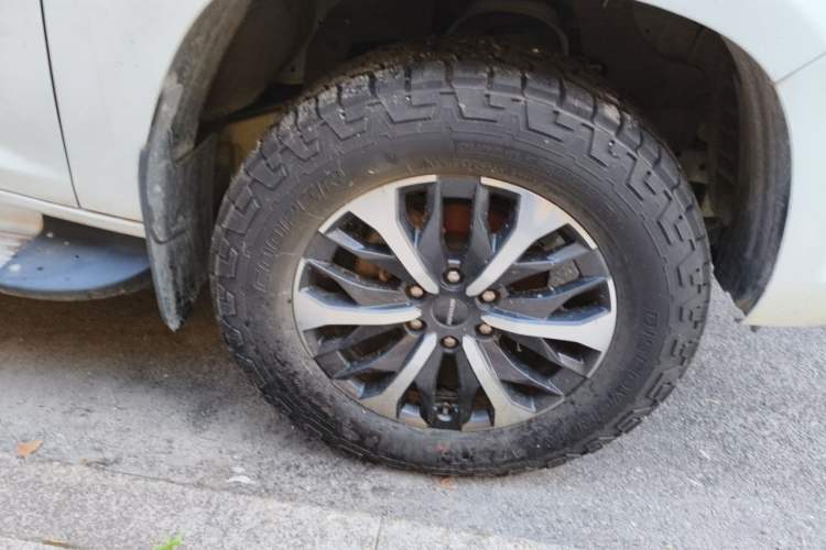 Used SAIC MAXUS T70  Right Front Wheel Hub
