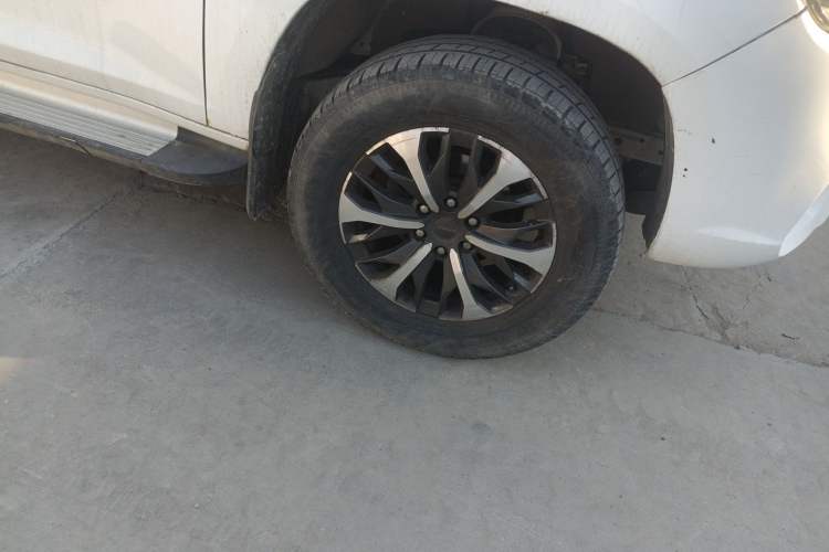Used SAIC MAXUS T70 2021 2.0T Diesel Automatic 4x4 Elite Version with Long Bed and High Ground Clearance Right Front Wheel Hub