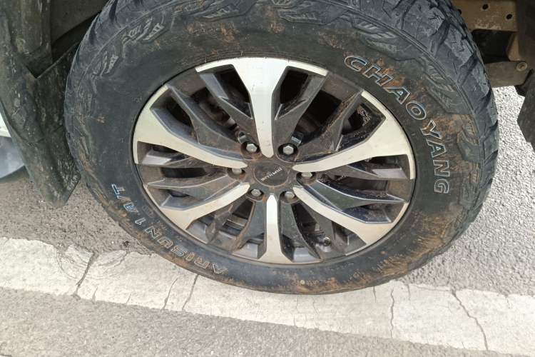 Used SAIC MAXUS T70 2021 2.0T Diesel Automatic 4x4 Elite Version with Long Bed and High Ground Clearance Right Front Wheel Hub
