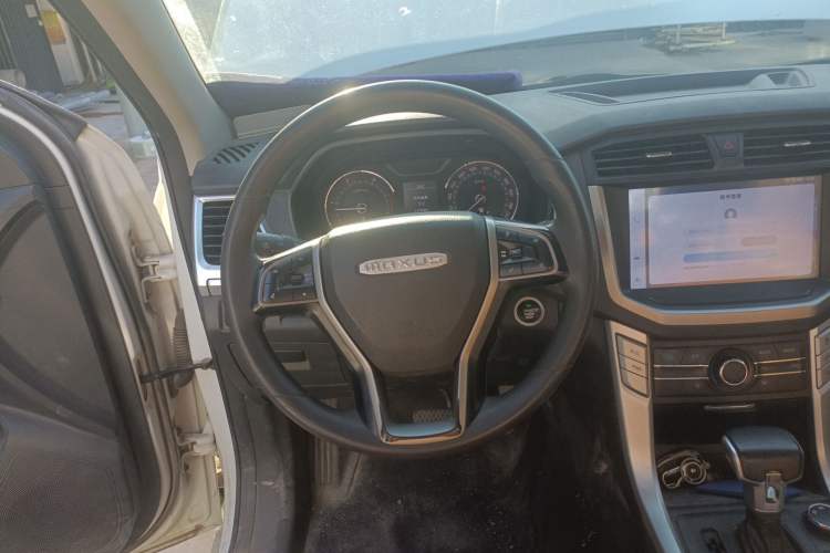 Used SAIC MAXUS T70 2021 2.0T Diesel Automatic 4x4 Elite Version with Long Bed and High Ground Clearance Steering Wheel