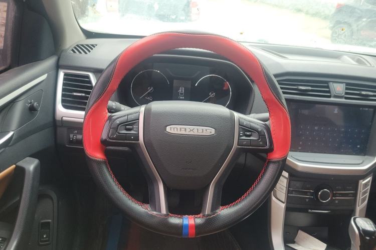Used SAIC MAXUS T70 2021 2.0T Diesel Manual Two-Wheel-Drive Elite Version with Long Bed and High Ground Clearance Steering Wheel