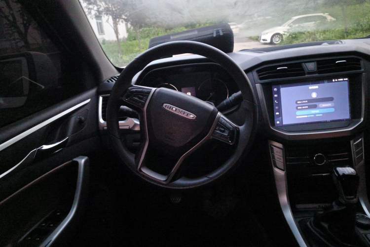 Used SAIC MAXUS T70 2021 2.0T Diesel Manual 4x4 Touring Version with Long Bed and High Ground Clearance Steering Wheel