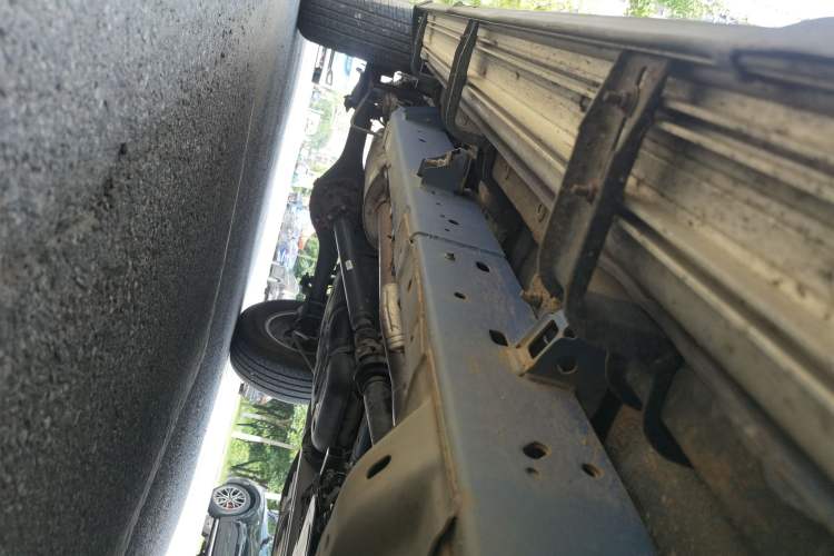 Used SAIC MAXUS T70 2022 2.0T Manual Diesel 4x4 5th Anniversary Edition Comfort Version Long Bed Chassis Front Right