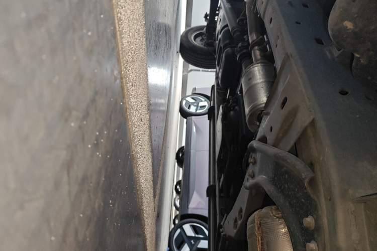 Used SAIC MAXUS T70 2022 2.0T Manual Diesel Two-Wheel Drive 5th Anniversary Edition Elite Version with Long Bed and Flat Floor Chassis Front Right