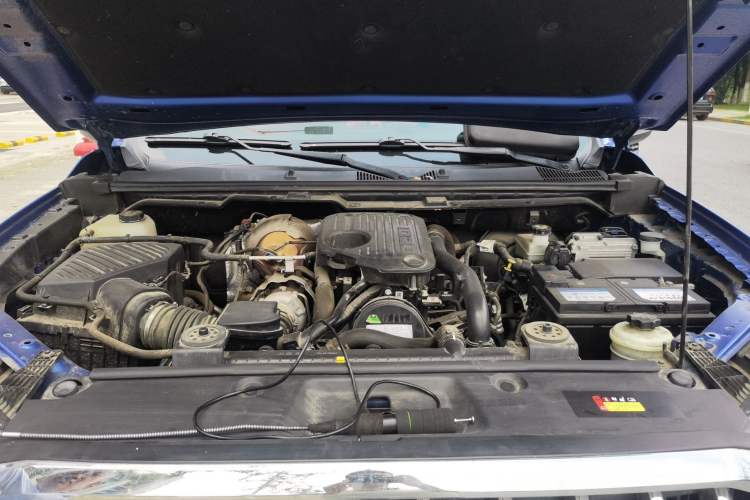 Used SAIC MAXUS T70 2022 2.0T Manual Diesel 4x4 5th Anniversary Edition Comfort Version Long Bed Engine Bay