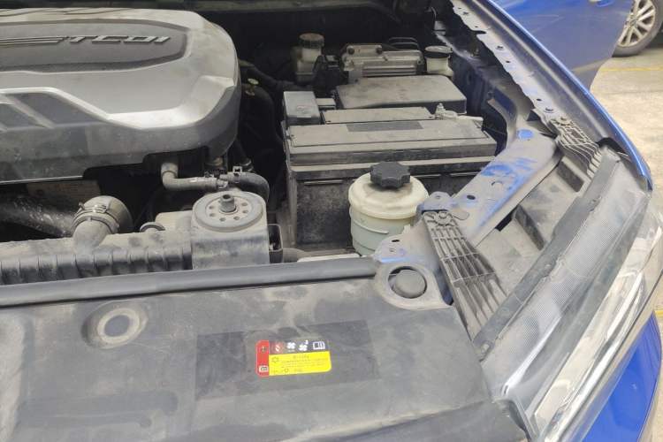 Used SAIC MAXUS T70 2022 2.0T Manual Diesel Two-Wheel Drive 5th Anniversary Edition Elite Version Long-Box Engine Bay Left