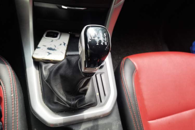 Used SAIC MAXUS T70 2022 2.0T Manual Diesel 4x4 5th Anniversary Edition Comfort Version Long Bed Gear Lever