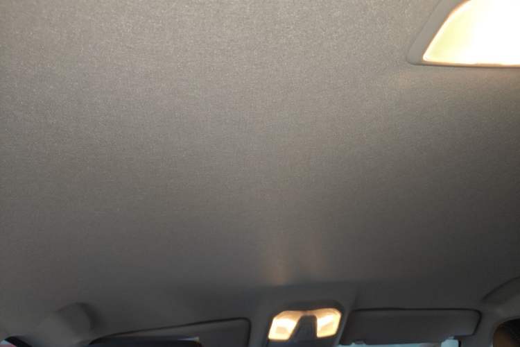 Used SAIC MAXUS T70 2022 2.0T Manual Diesel Two-Wheel Drive 5th Anniversary Edition Elite Version with Long Bed and Flat Floor Headliner