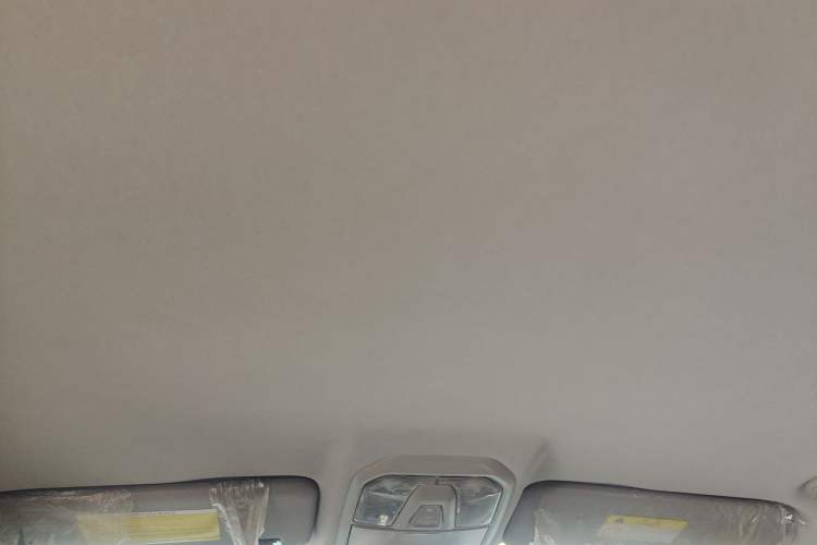 Used SAIC MAXUS T70 2022 2.0T Manual Diesel Two-Wheel Drive 5th Anniversary Edition Elite Version Long-Box Headliner