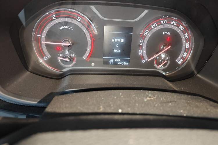 Used SAIC MAXUS T70 2022 2.0T Manual Diesel Two-Wheel Drive 5th Anniversary Edition Elite Version with Long Bed and Flat Floor Odometer Close Up