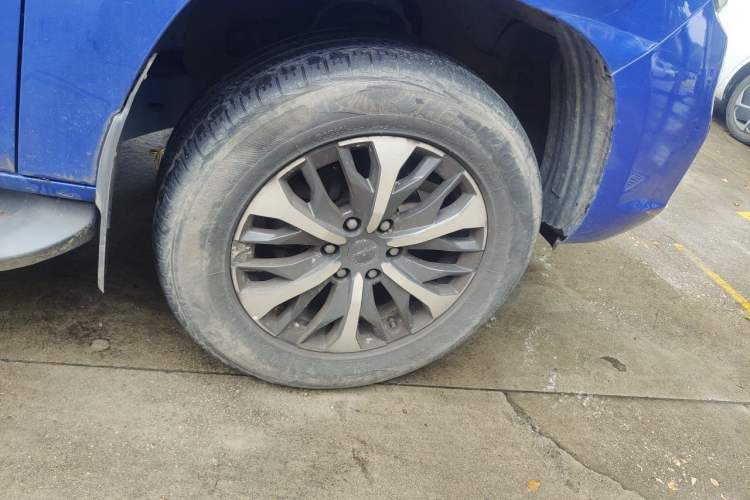 Used SAIC MAXUS T70 2022 2.0T Manual Diesel Two-Wheel Drive 5th Anniversary Edition Elite Version Long-Box Right Front Wheel Hub