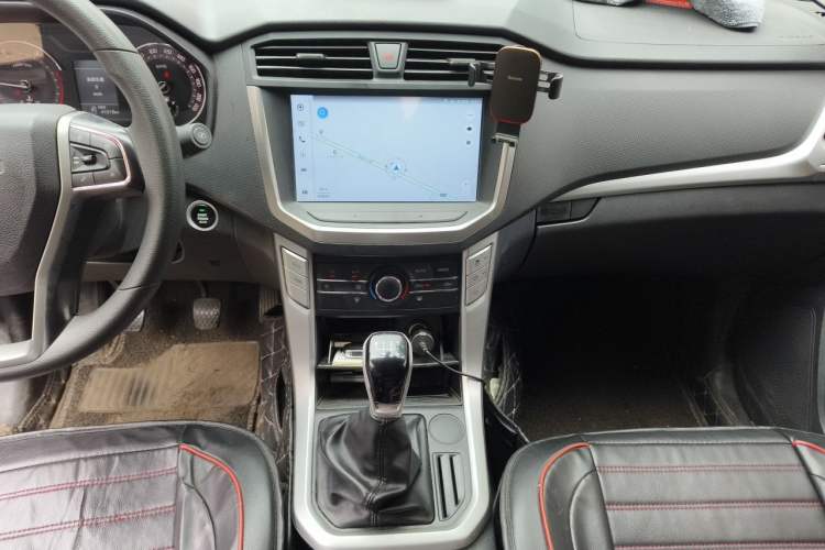 Used SAIC MAXUS T70 2022 2.0T Manual Diesel Two-Wheel Drive 5th Anniversary Edition Elite Version Long-Box Audio And AC Panel
