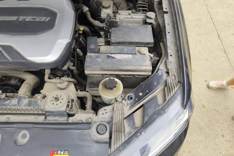 Used SAIC MAXUS T70 2022 2.0T Manual Diesel Two-Wheel Drive 5th Anniversary Edition Elite Version Long-Box Engine Bay Left