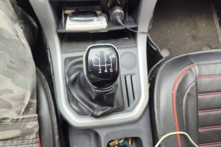 Used SAIC MAXUS T70 2022 2.0T Manual Diesel Two-Wheel Drive 5th Anniversary Edition Elite Version Long-Box Gear Lever
