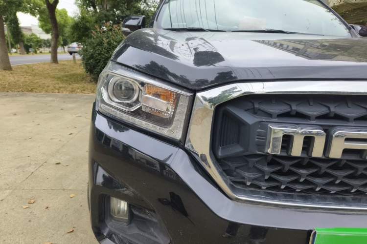 Used SAIC MAXUS T70 2022 2.0T Manual Diesel Two-Wheel Drive 5th Anniversary Edition Elite Version Long-Box Right Front Headlight