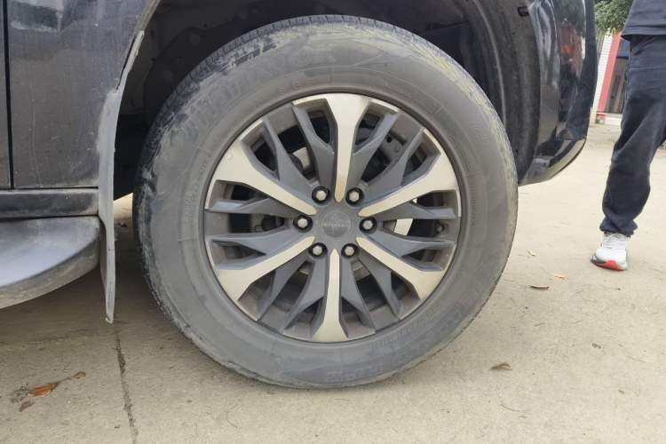 Used SAIC MAXUS T70 2022 2.0T Manual Diesel Two-Wheel Drive 5th Anniversary Edition Elite Version Long-Box Right Front Wheel Hub