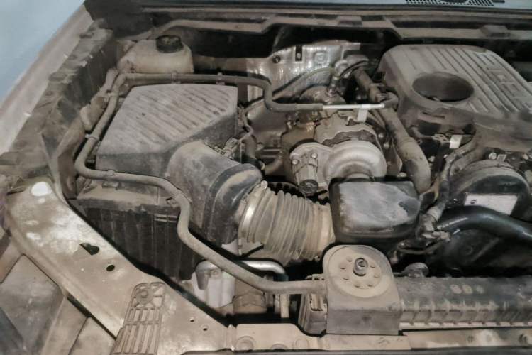 Used SAIC MAXUS T70 2022 2.0T Manual Diesel Two-Wheel Drive 5th Anniversary Edition Elite Version Long-Box Engine Bay Right