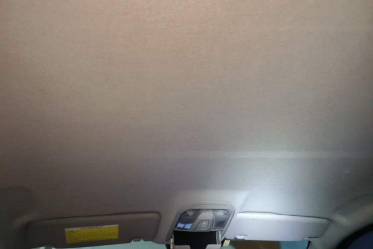Used SAIC MAXUS T70 2022 2.0T Manual Diesel Two-Wheel Drive 5th Anniversary Edition Elite Version Long-Box Headliner