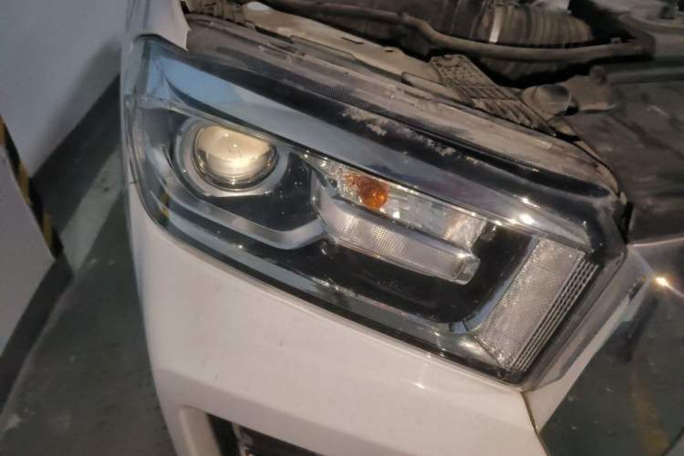 Used SAIC MAXUS T70 2022 2.0T Manual Diesel Two-Wheel Drive 5th Anniversary Edition Elite Version Long-Box Right Front Headlight