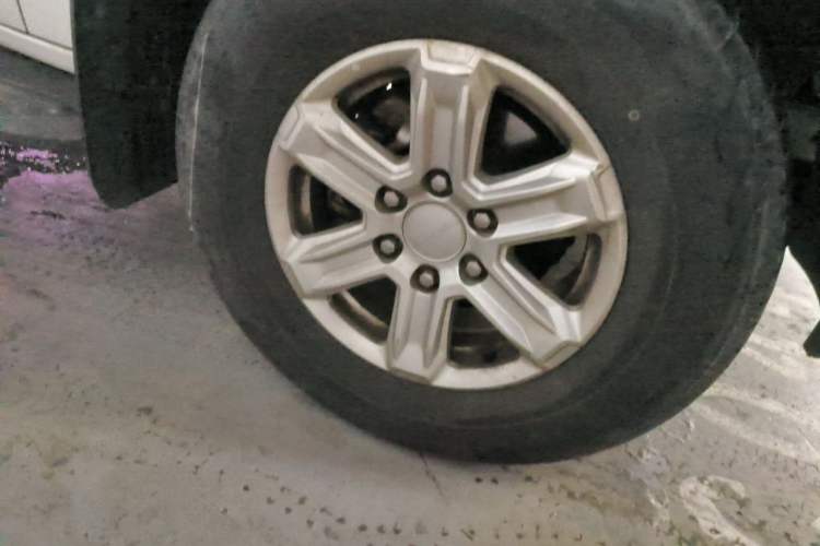 Used SAIC MAXUS T70 2022 2.0T Manual Diesel Two-Wheel Drive 5th Anniversary Edition Elite Version Long-Box Right Front Wheel Hub