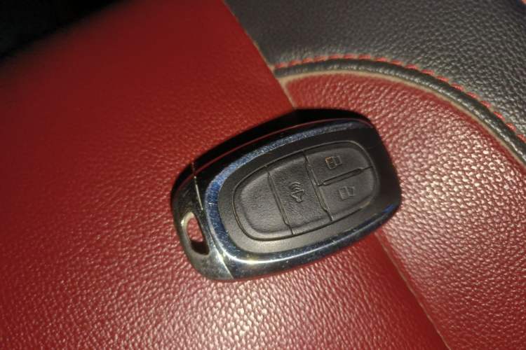 Used SAIC MAXUS T70 2022 2.0T Manual Diesel Two-Wheel Drive 5th Anniversary Edition Elite Version Long-Box Vehicle Key