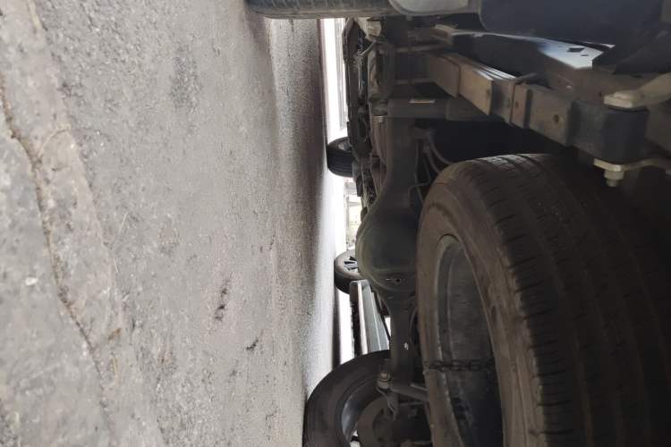 Used SAIC MAXUS T90 2021 2.0T Single-Turbo Automatic All-Wheel Drive High-Ride Elite Version with Extended Cargo Bed Chassis Rear Left