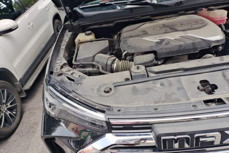 Used SAIC MAXUS T90 2021 2.0T Single-Turbo Automatic All-Wheel Drive High-Ride Elite Version with Extended Cargo Bed Engine Bay Right