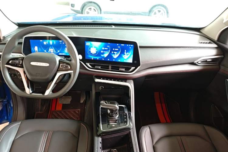 Used SAIC MAXUS T90 2021 2.0T Twin-Turbo Automatic All-Wheel Drive High-Ride Comfort Edition with Standard Box Center Console
