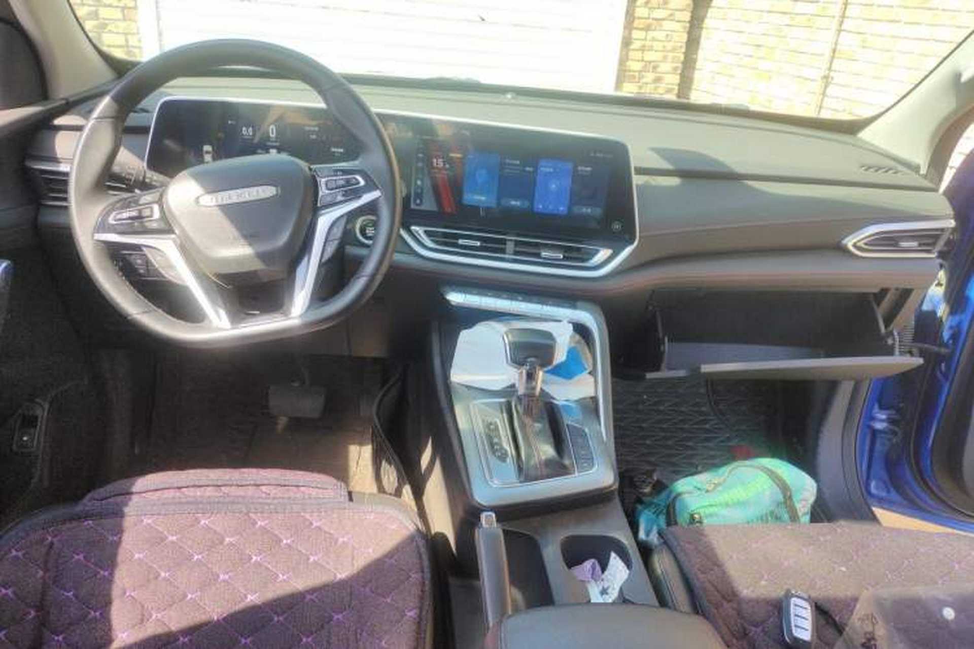 Used SAIC MAXUS T90 2021 2.0T Single-Turbo Automatic All-Wheel Drive High-Ride Elite Version with Extended Cargo Bed Center Console