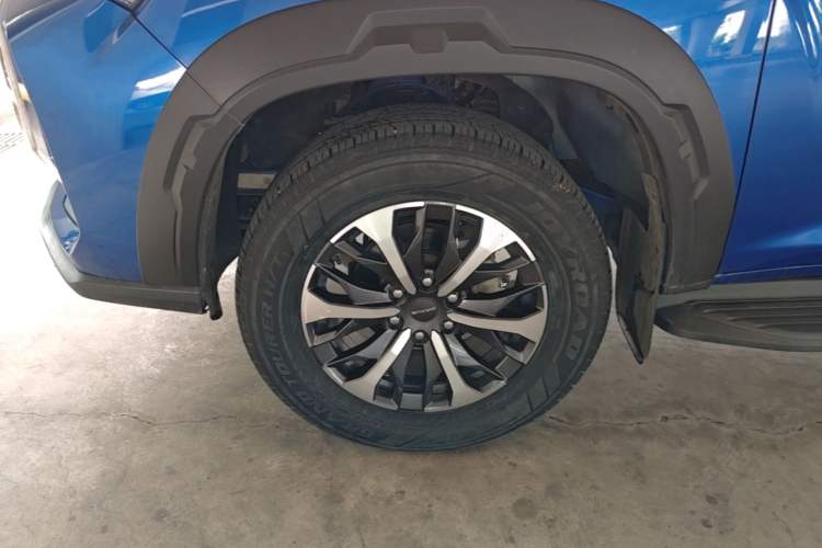 Used SAIC MAXUS T90 2021 2.0T Twin-Turbo Automatic All-Wheel Drive High-Ride Comfort Edition with Standard Box Left Front Wheel Hub