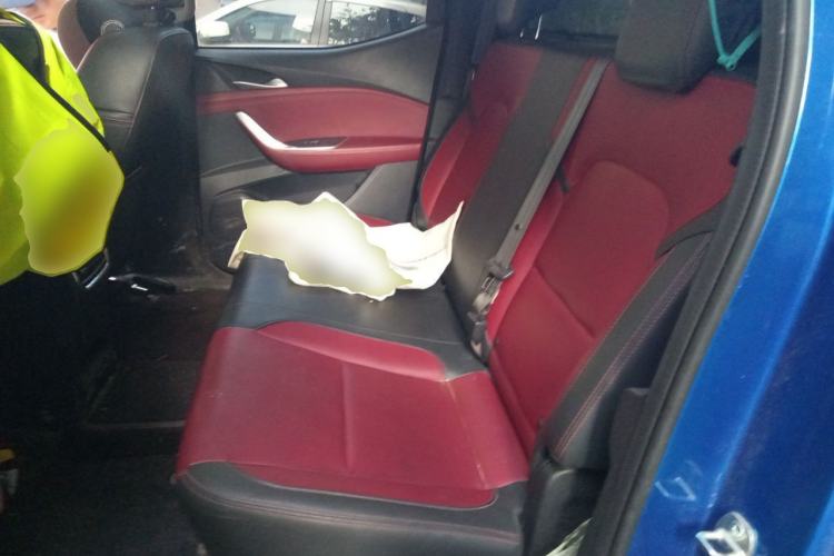 Used SAIC MAXUS T90 2021 2.0T Single-Turbo Automatic All-Wheel Drive High-Ride Elite Version with Extended Cargo Bed Left Rear Seat