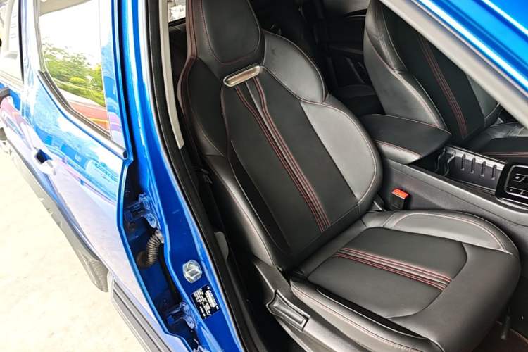 Used SAIC MAXUS T90 2021 2.0T Twin-Turbo Automatic All-Wheel Drive High-Ride Comfort Edition with Standard Box Right Front Seat