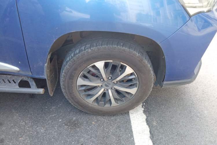 Used SAIC MAXUS T90 2021 2.0T Single-Turbo Automatic All-Wheel Drive High-Ride Elite Version with Extended Cargo Bed Right Front Wheel Hub