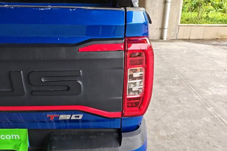 Used SAIC MAXUS T90 2021 2.0T Twin-Turbo Automatic All-Wheel Drive High-Ride Comfort Edition with Standard Box Right Rear Taillight