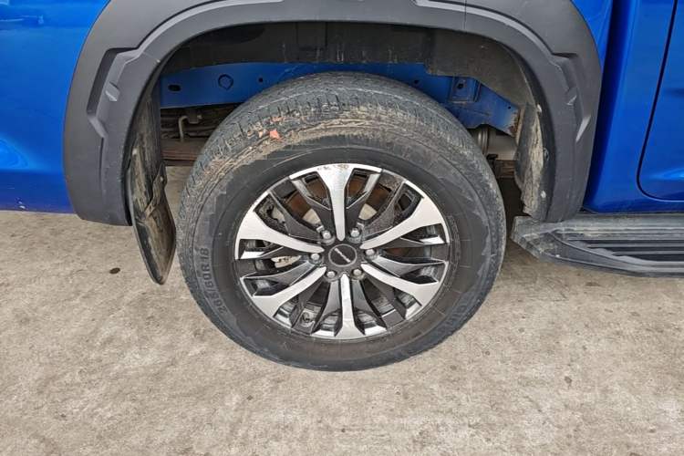 Used SAIC MAXUS T90 2021 2.0T Twin-Turbo Automatic All-Wheel Drive High-Ride Comfort Edition with Standard Box Right Rear Wheel Hub