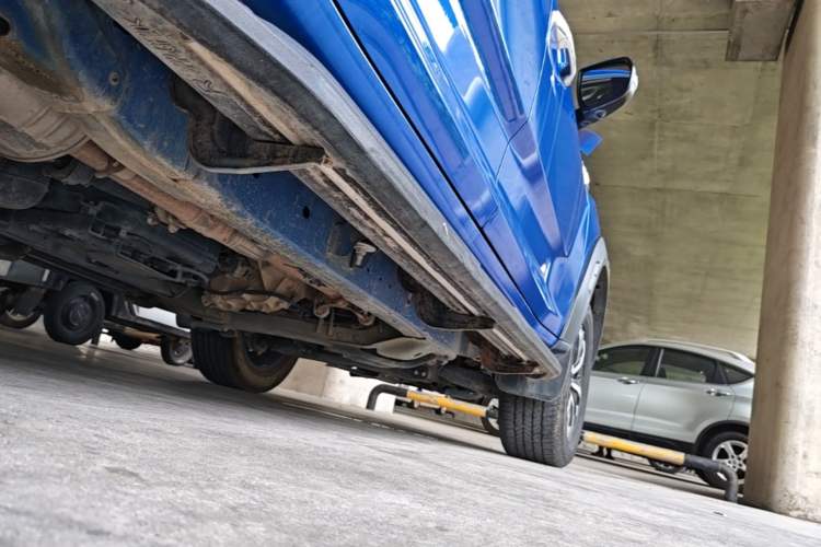 Used SAIC MAXUS T90 2021 2.0T Twin-Turbo Automatic All-Wheel Drive High-Ride Comfort Edition with Standard Box Right Side Sill
