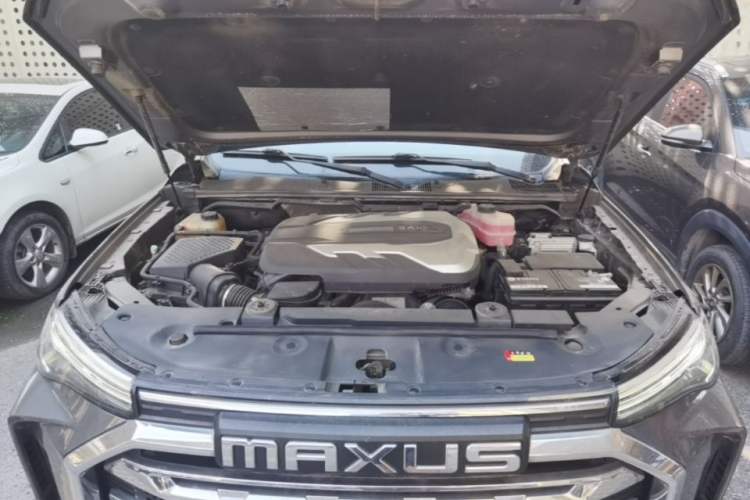 Used SAIC MAXUS T90 2021 2.0T Twin-Turbo Automatic Two-Wheel Drive High-Ride Luxury Standard Cab Engine Bay