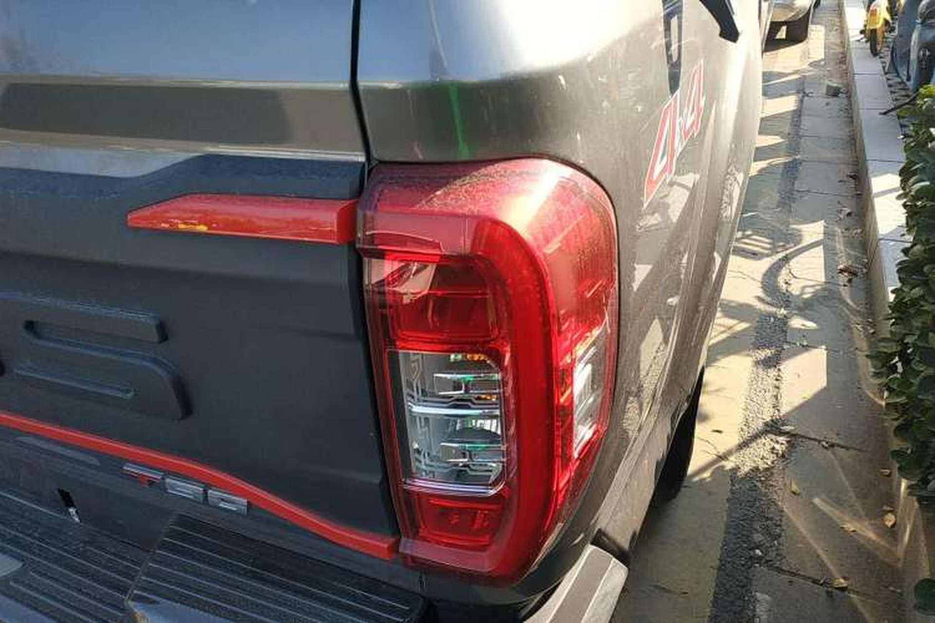 Used SAIC MAXUS T90 2021 2.0T Single-Turbo Automatic All-Wheel Drive High-Ride Elite Version with Extended Cargo Bed Exterior 6