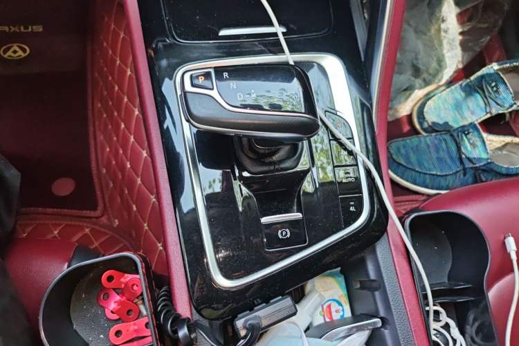 Used SAIC MAXUS T90 2021 2.0T Twin-Turbo Automatic All-Wheel Drive High-Ride Luxury Extended-Size Version Gear Lever