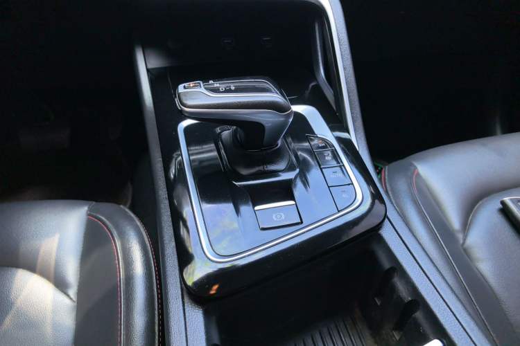 Used SAIC MAXUS T90 2021 2.0T Twin-Turbo Automatic All-Wheel Drive High-Ride Comfort Edition with Extended Cargo Space Gear Lever