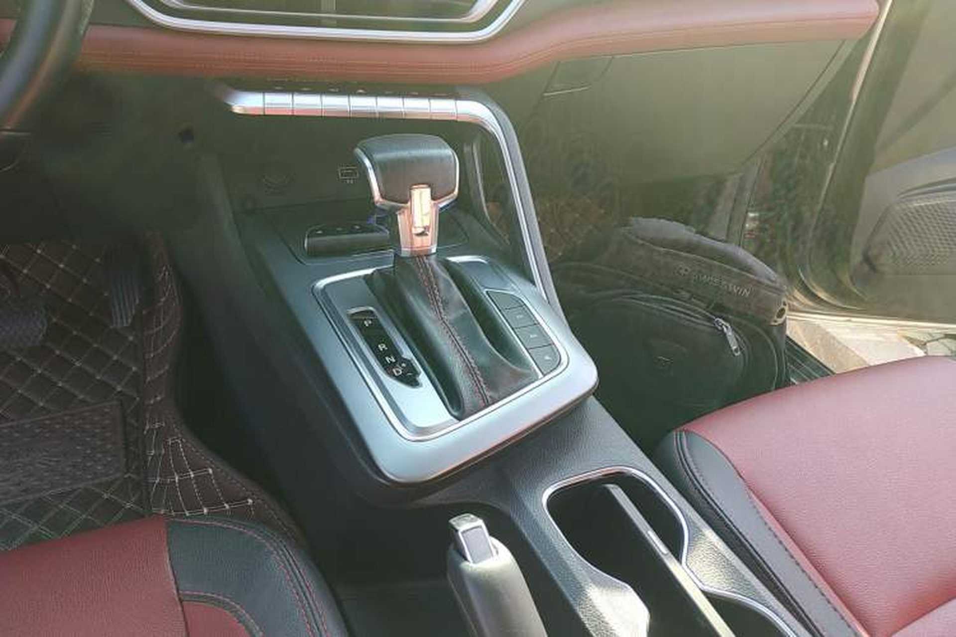 Used SAIC MAXUS T90 2021 2.0T Single-Turbo Automatic All-Wheel Drive High-Ride Elite Version with Extended Cargo Bed Gear Lever