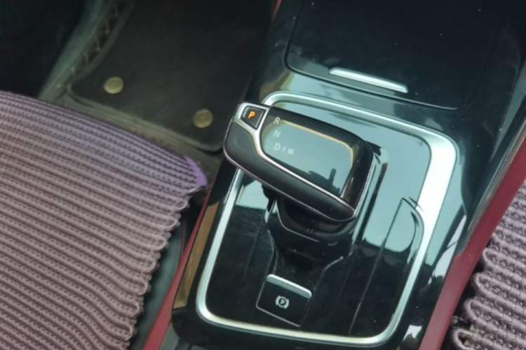 Used SAIC MAXUS T90 2021 2.0T Twin-Turbo Automatic Two-Wheel Drive High-Ride Luxury Standard Cab Gear Lever