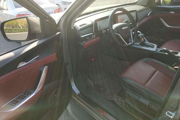 Used SAIC MAXUS T90 2021 2.0T Single-Turbo Automatic All-Wheel Drive High-Ride Elite Version with Extended Cargo Bed Interior 3