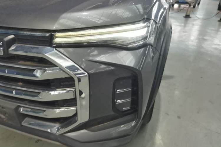 Used SAIC MAXUS T90 2021 2.0T Twin-Turbo Automatic Two-Wheel Drive High-Ride Comfort Edition Standard Cab Left Front Headlight